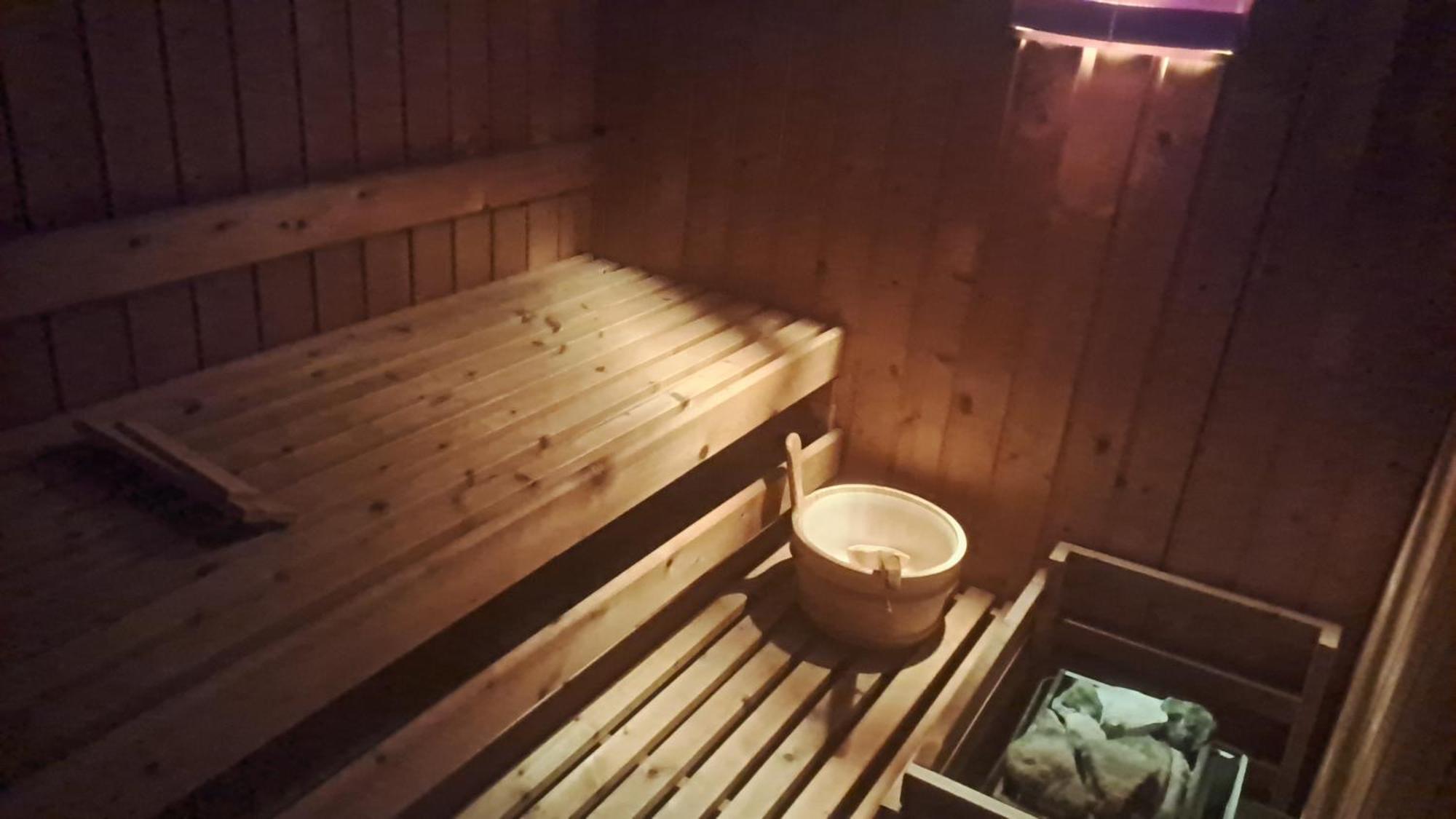 Apartmenthaus Mit Sauna Und Whirlpool Krefeld Exterior photo